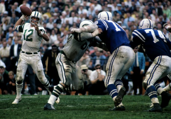 Joe Namath throws the ball